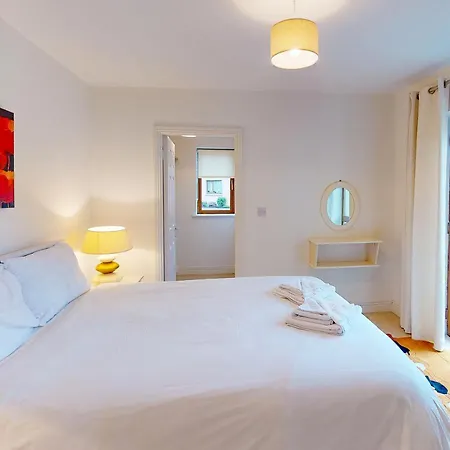 Nyaraló Lakeside Homes - Type B By Trident Homes